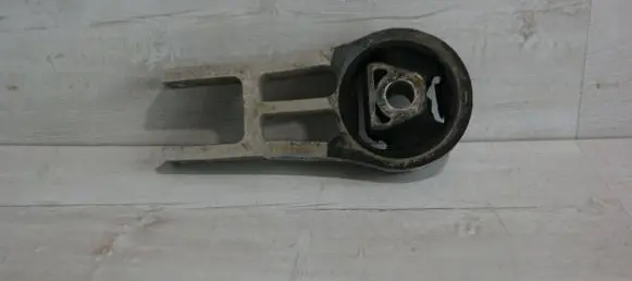 Jeep Cherokee Gearbox mounting bracket P68172350AC 3313