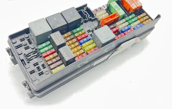 Mercedes-Benz ML W164 Fuse module A1645400272