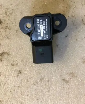 Audi A4 S4 B8 8K Air pressure sensor 03C906051