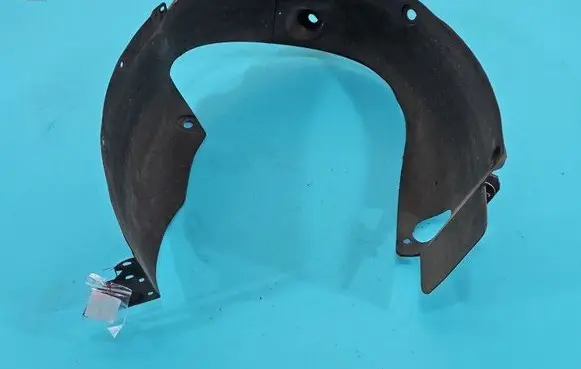 Rear arch fender liner splash guards