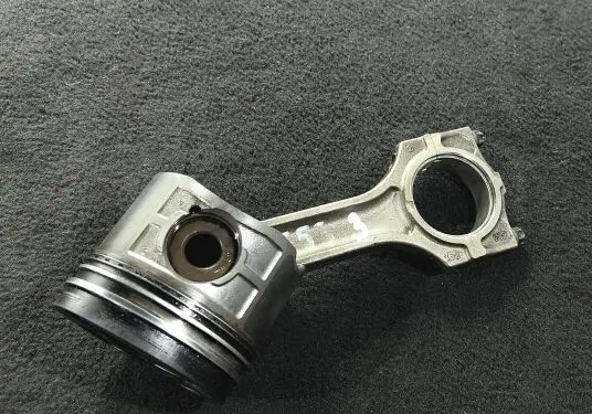 BMW X5 E53 Piston with connecting rod