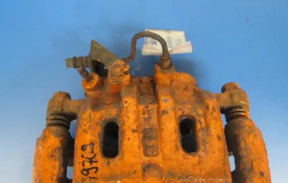Mitsubishi Pajero Front brake caliper