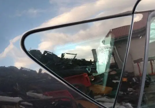 Peugeot 207 Rear side window