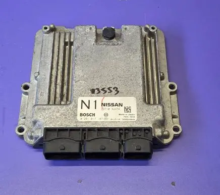 Nissan X-Trail T31 Engine control unit/module 0281017187 237103UH7A 1039S43640