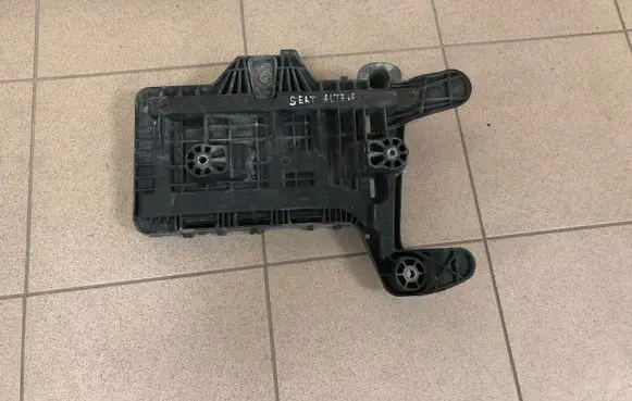 Seat Altea Battery tray 1K0915333C