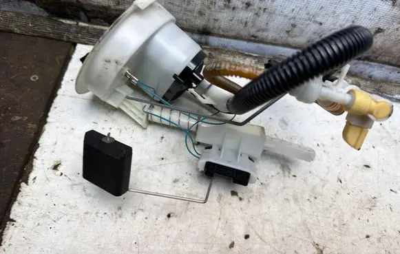 BMW 3 E90 E91 Fuel level sensor 7162394