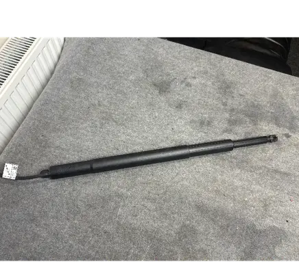 BMW 3 G20 G21 Tailgate strut 7453413