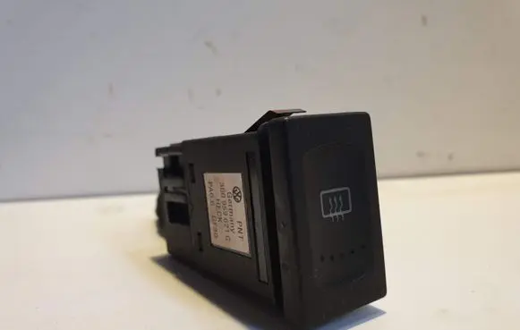 Volkswagen PASSAT B5 Windscreen/window heater switch 3B0959621C