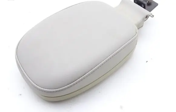 Land Rover Discovery Rear seat headrest 