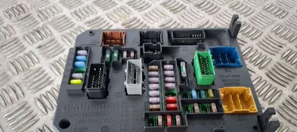 Peugeot 508 Fuse module 9665547580 BSIQ0400 010527527