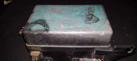 Mitsubishi Colt Fuse box set 8623