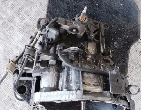 Renault Megane II Manual 5 speed gearbox 8200370821