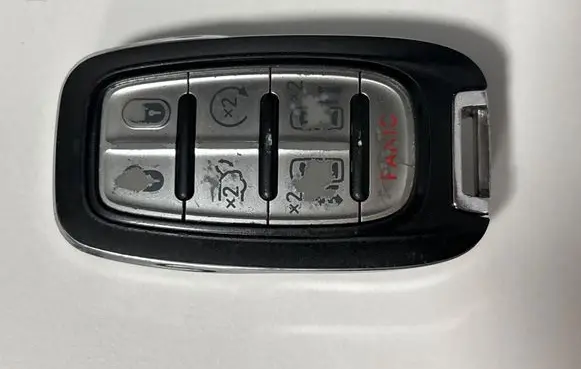 Chrysler Pacifica Ignition key/card 68217832AC 187B2DE A2C97395