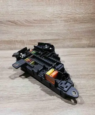 BMW 5 E60 E61 Fuse module 6906603