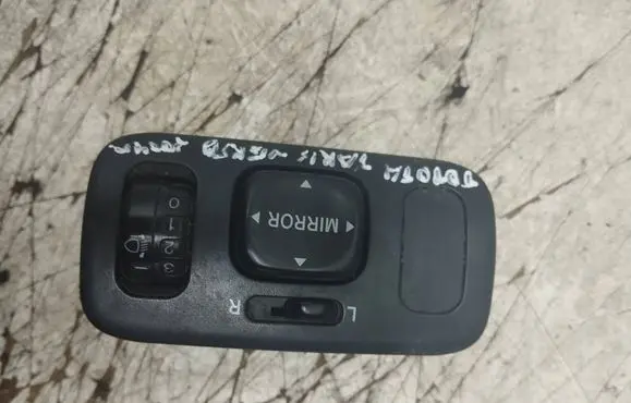 Toyota Yaris Verso Wing mirror switch 5472D3N