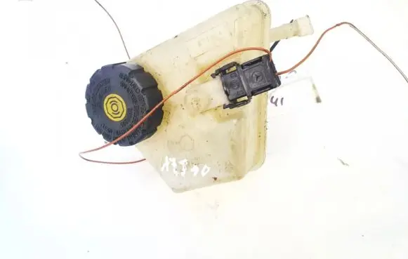 Mercedes-Benz E W210 Brake fluid reservoir a2024300202