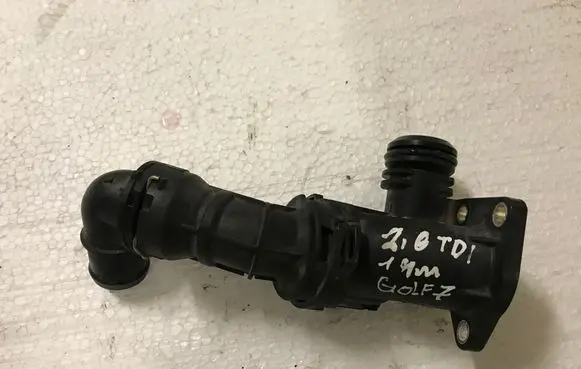 Volkswagen Golf VII Engine coolant pipe/hose 04L121111