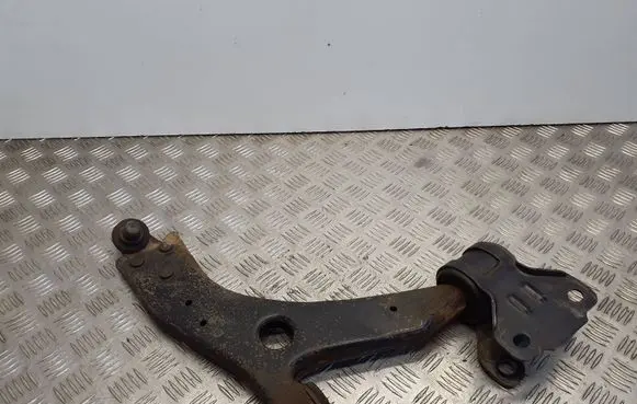 Ford Focus Front lower control arm/wishbone BV613C339AAA 1345531
