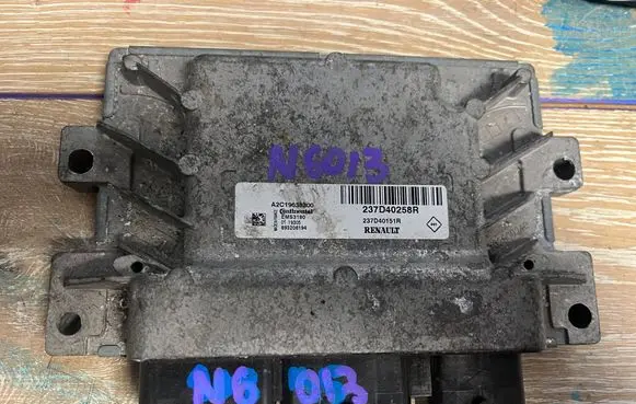 Renault Kangoo II Engine control unit/module 237D40258R