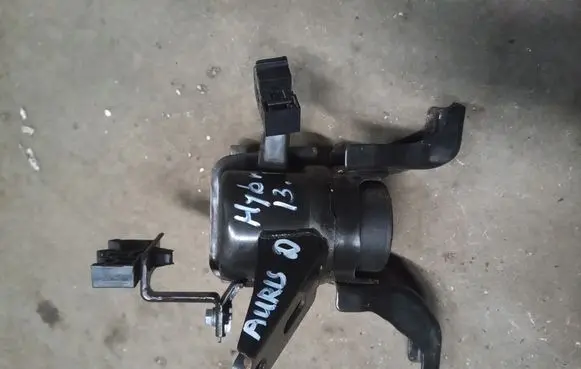 Toyota Auris E180 Engine mount bracket