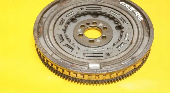 Renault Clio IV Dual mass flywheel 123105323R