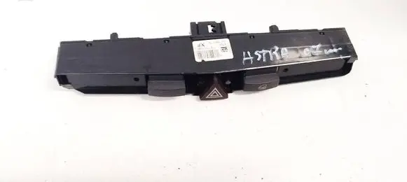Opel Astra H Hazard light switch 13100105