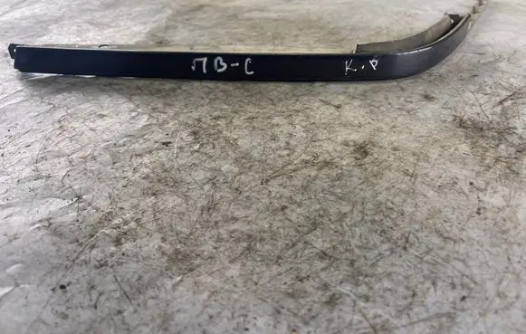 Mercedes-Benz C W202 Under headlight/headlamp trim 2028260177 2028260377