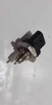 Mercedes-Benz C W205 Fuel distributor 0261545102 15090701055