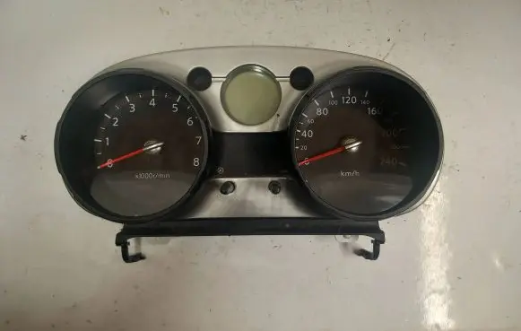 Nissan Qashqai Speedometer (instrument cluster) 7320382 JD200