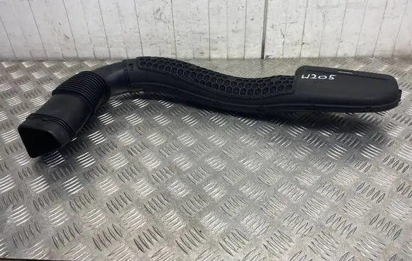 Mercedes-Benz C W205 Air intake duct part A2740901882