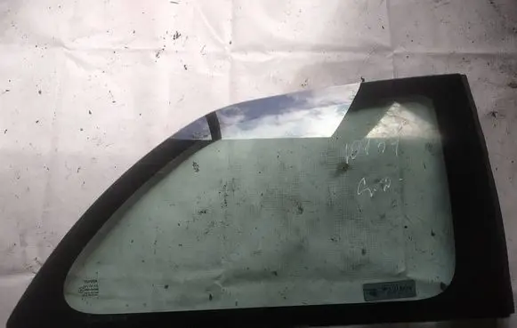 Toyota Yaris Rear side window AS2