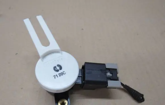 Opel Insignia B Brake pedal sensor switch 13597418 7120C