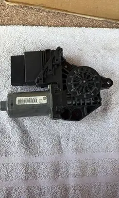 Volkswagen Golf Plus Rear door window regulator motor 5K0959704E