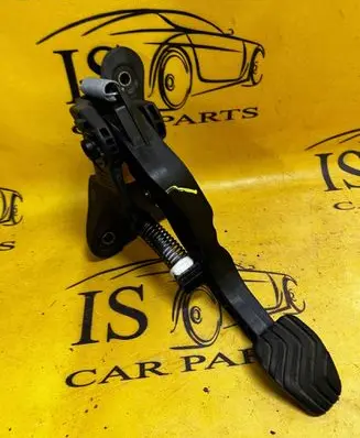 Dacia Sandero III Clutch pedal 465032443R 465034574R 465039787R