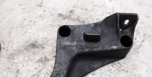BMW 5 E39 Engine mounting bracket 6750441