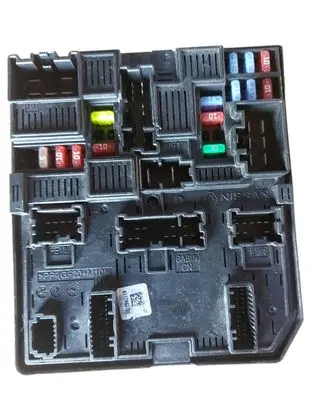 Nissan X-Trail T32 Fuse module 284B75NA0A 50NG12F10 08250119