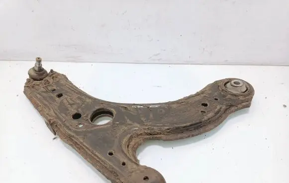 Volkswagen Golf IV Front lower control arm/wishbone