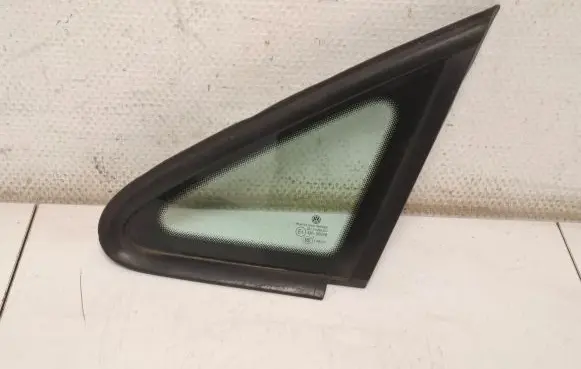 Volkswagen Golf Plus Front door vent window glass four-door DOT24M68AS2 E643R00048