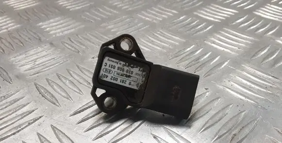 Volkswagen Touareg I Air pressure sensor 0281002401 038906051C