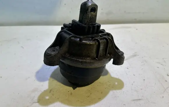 BMW 5 F10 F11 Engine mount bracket 13981112
