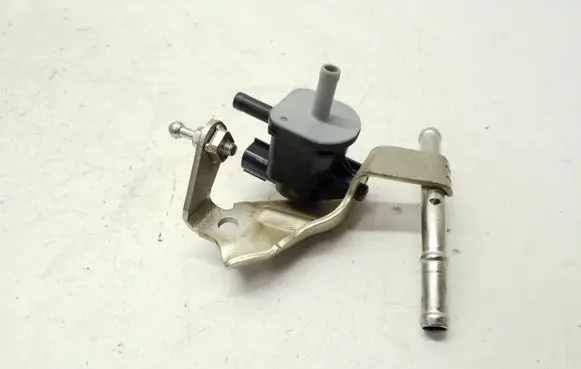 Toyota Prius (XW50) Turbo solenoid valve 9091012276 1362007010
