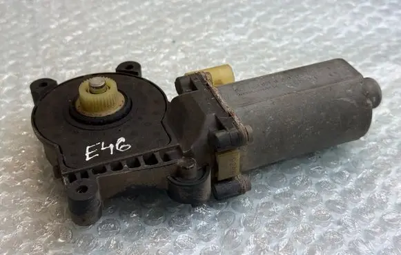 BMW 3 E46 Rear door window regulator motor 8362065 83620650 67628362065