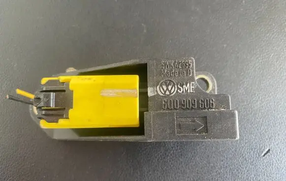 Audi A6 S6 C6 4F Airbag deployment crash/impact sensor 6Q0909606 02310D5D4FGT 38010608