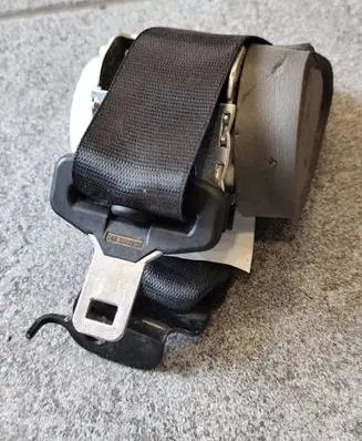 BMW X3 E83 Rear seatbelt 33035173