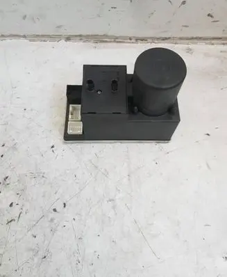 Audi A3 S3 8L Central locking vacuum pump 8D0862257