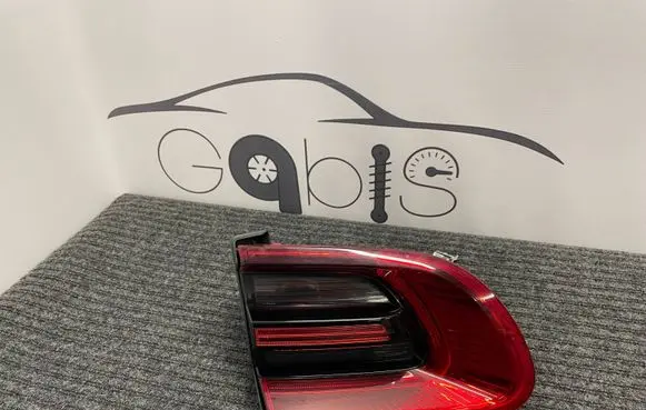 Porsche Macan (95B) Tailgate rear/tail lights 95B945093F 04112015 T95B044