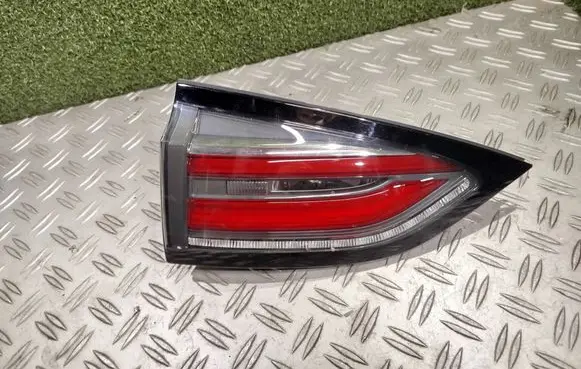 Tailgate rear/tail lights