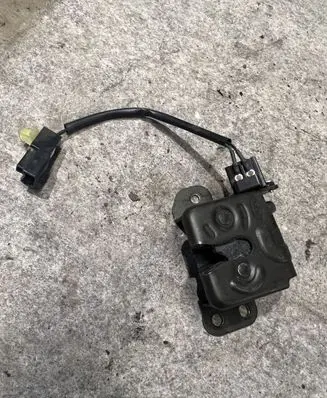 KIA Sportage Tailgate window lock/catch/latch 