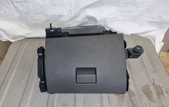 Ford Kuga I Glove box 3M51R06044