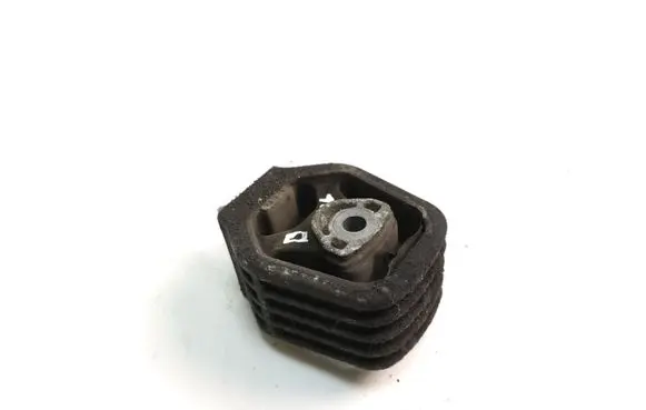 Mercedes-Benz B W245 Engine mount bracket